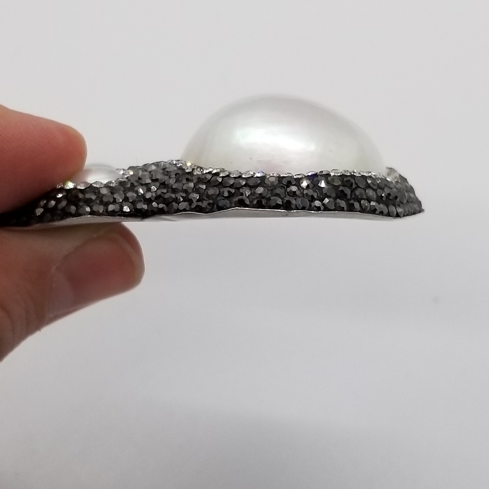 oversized paw pendant baroque pearl and pave rhinestones - Picture 3 of 4